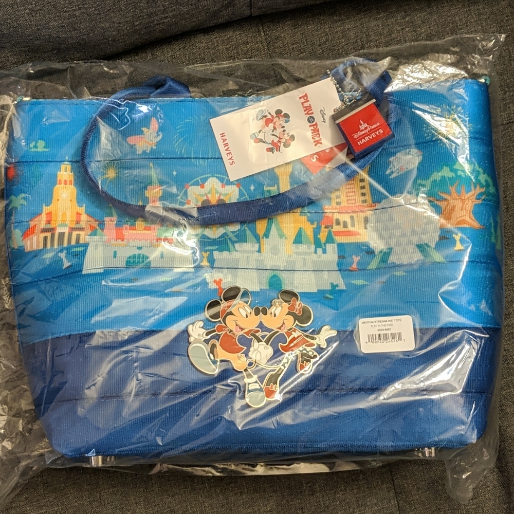 Mickey mouse play in the park streamline tote bag